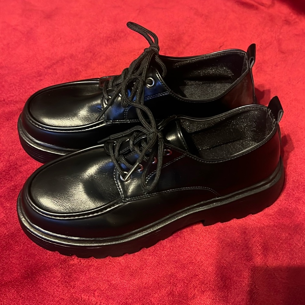 Never worn!! All Black, small platform shoes!!
